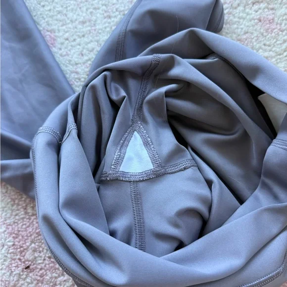 ALO Yoga Lavender High-Waisted Leggings - Picture 5 of 5